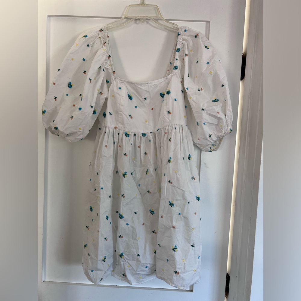 Nasty Gal White w/ Floral Print Smocked Mini Dress with Sweet Puff Sleeves. Sz 6